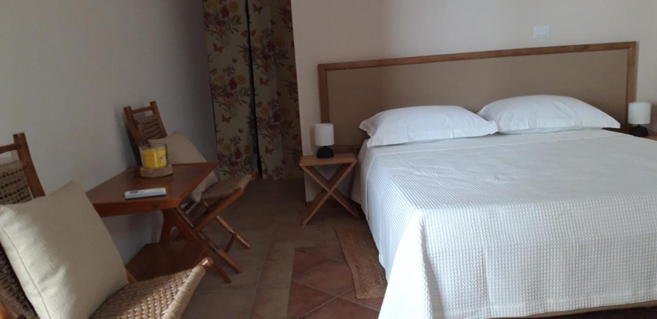 Cottage La Roccia Merine Exterior foto